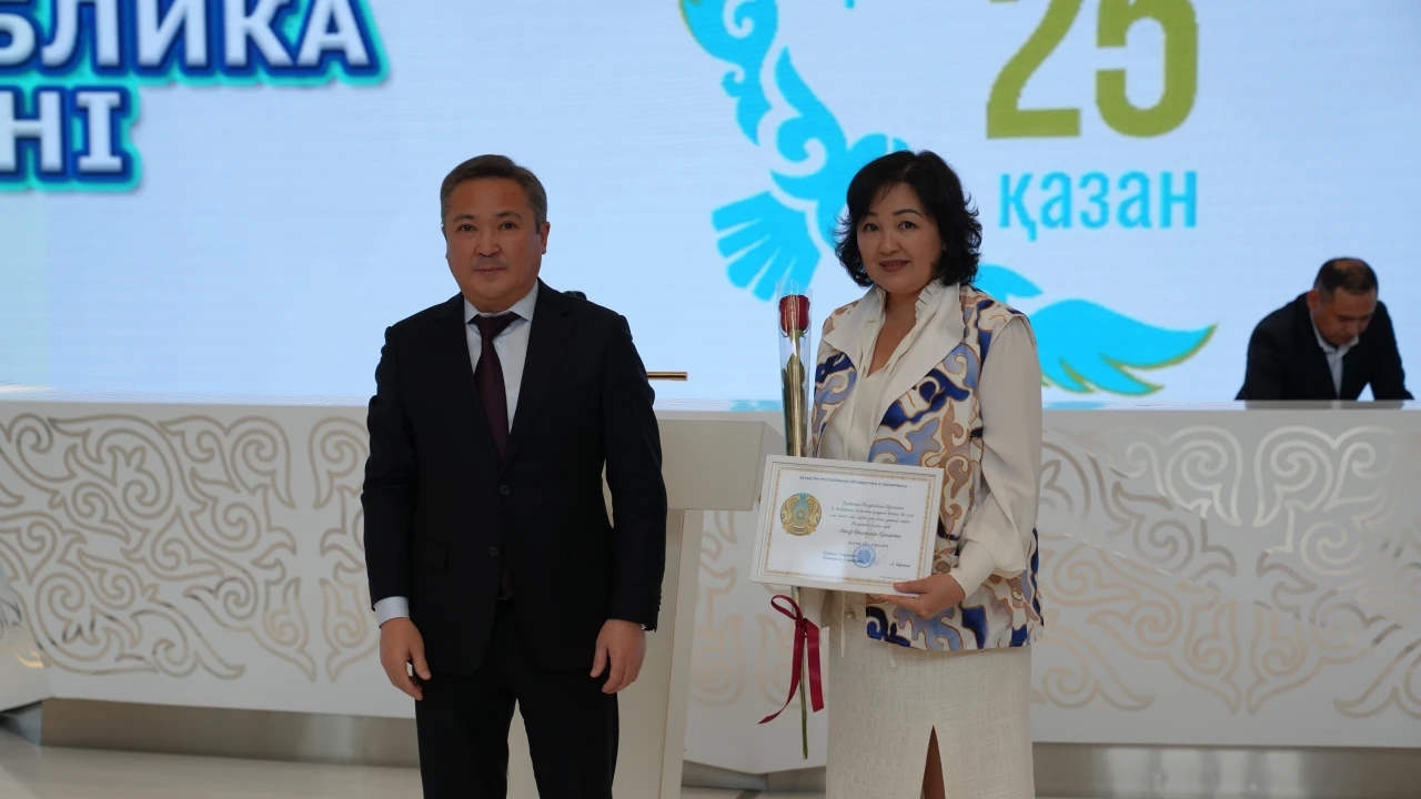 Руководители отделов АО «ЦМТИС» отмечены высокими наградами в преддверии Дня Республики 