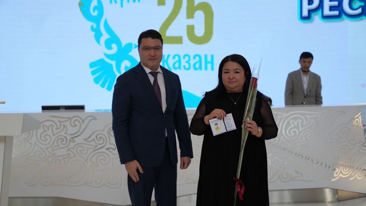 Руководители отделов АО «ЦМТИС» отмечены высокими наградами в преддверии Дня Республики 